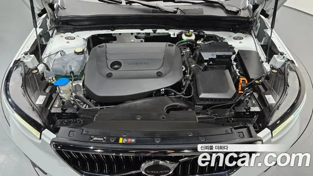 Volvo XC40 — Фото автомобиля 6