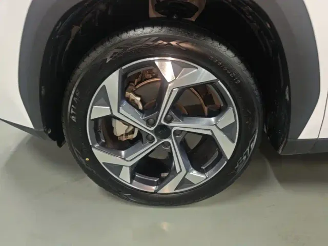 Geely Boyue L — Фото автомобиля 22