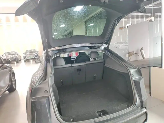 Tesla Model Y — Фото автомобиля 18