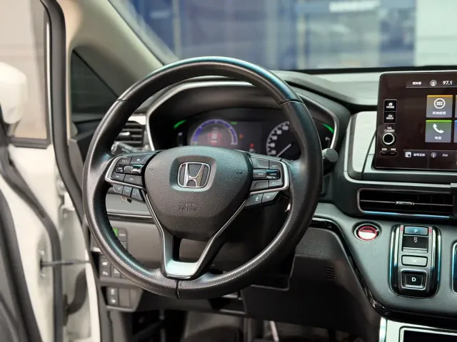 Honda Elysion — Фото автомобиля 9