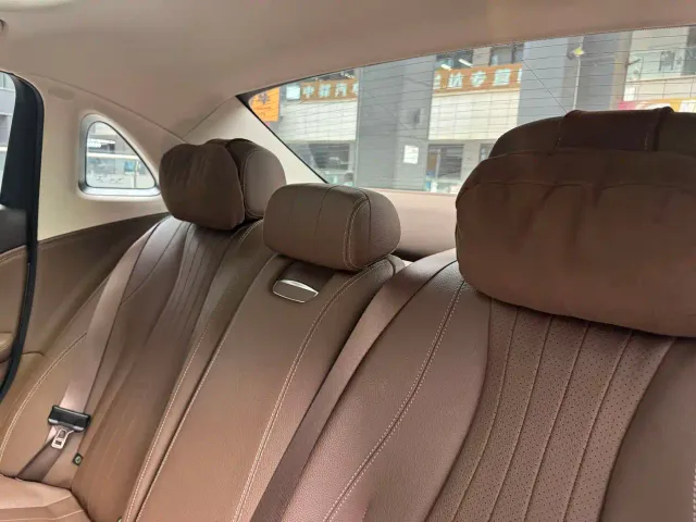 Mercedes-Benz E-Class — Фото автомобиля 19