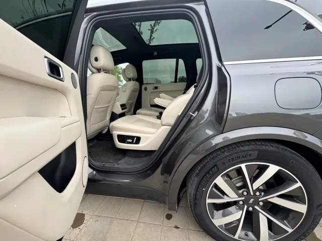 Li Auto L8 — Фото автомобиля 12
