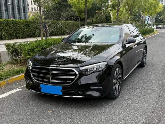 Фотография автомобиля — Mercedes-Benz E-Class