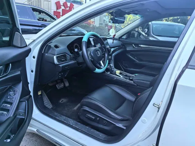 Honda Accord — Фото автомобиля 3
