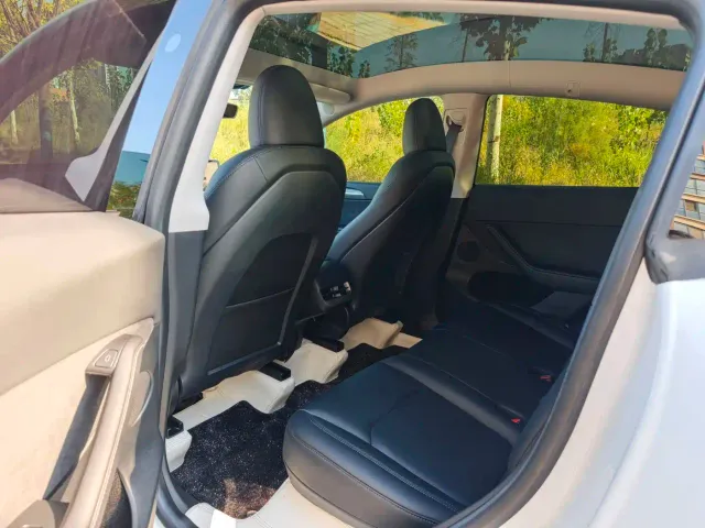 Tesla Model Y — Фото автомобиля 6