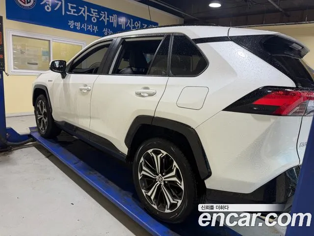 Toyota RAV4 — Фото автомобиля 2