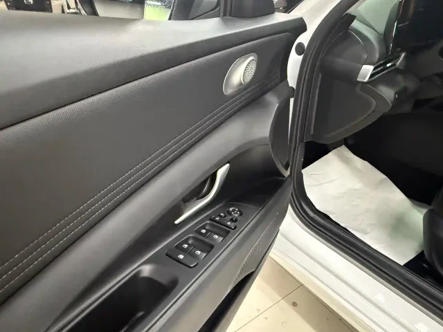 Hyundai Elantra — Фото автомобиля 5