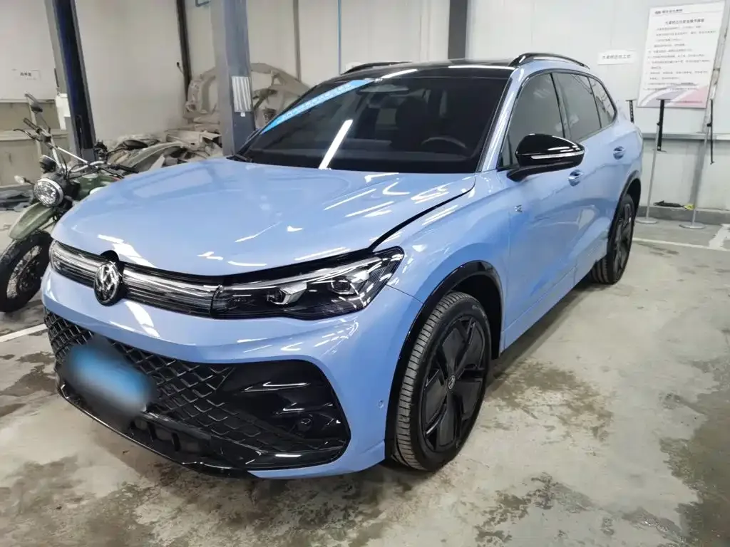 Фотография автомобиля — Volkswagen Tiguan L