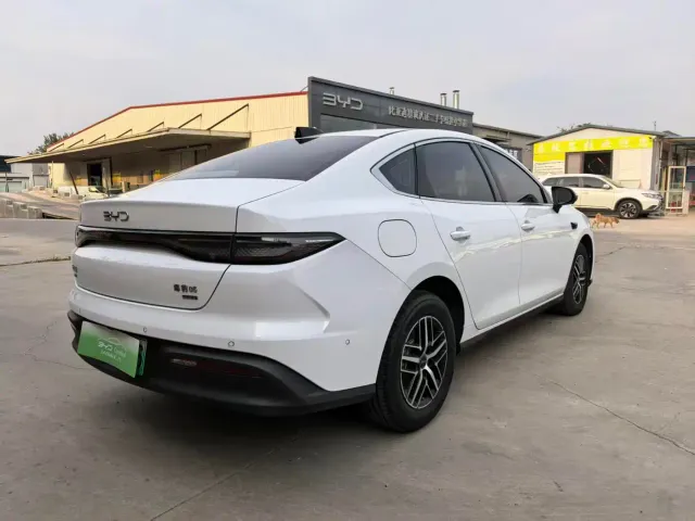 BYD Seal 05 DM-i — Фото автомобиля 10
