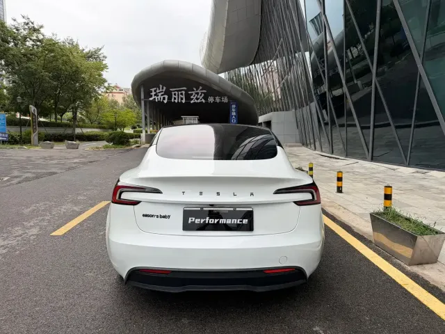 Tesla Model 3 2023 Rear-Wheel Drive — Фото автомобиля 5