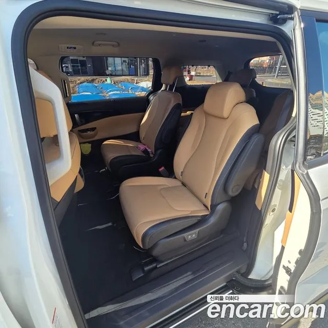 Kia Carnival Generation 4 — Фото автомобиля 7