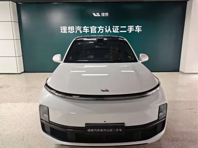 Li Auto L8 — Фото автомобиля 2