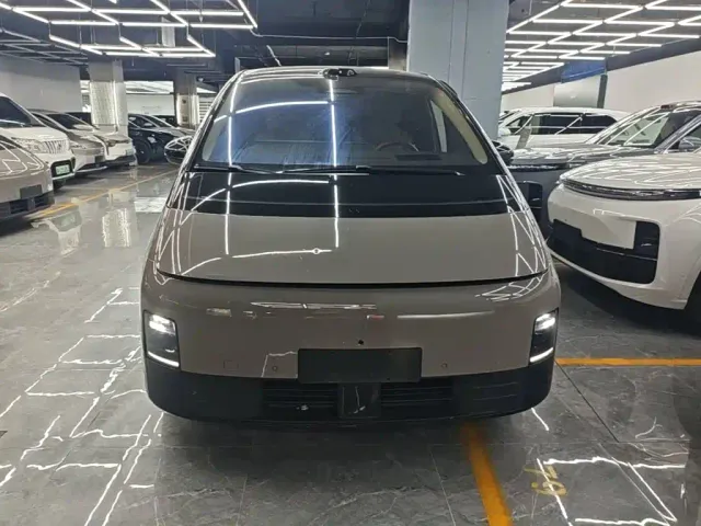 Li Auto MEGA — Фото автомобиля 2