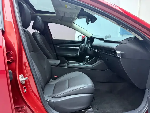 Mazda Axela — Фото автомобиля 7