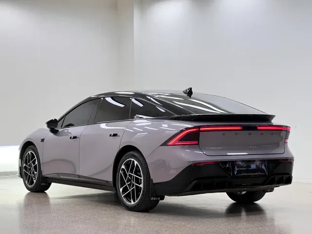 Xpeng P7+ — Фото автомобиля 4