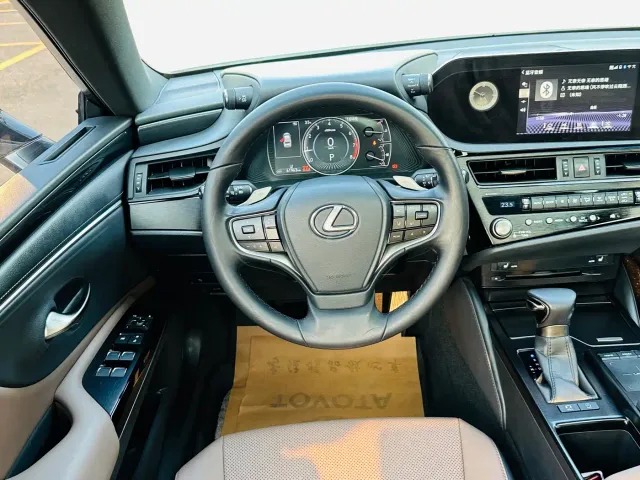 Lexus ES — Фото автомобиля 21