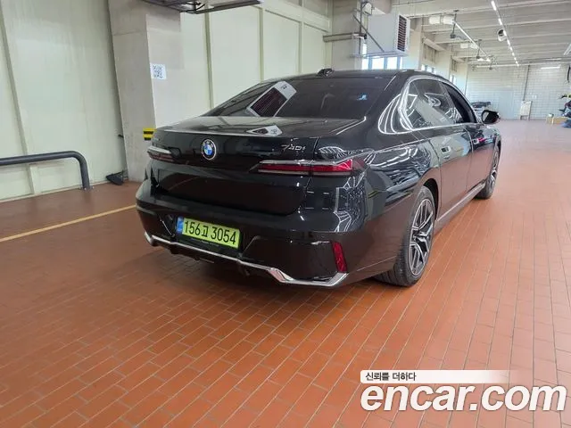 BMW 7 Series G70 — Фото автомобиля 2