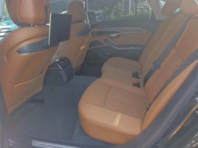 Audi A8 — Фото автомобиля 9