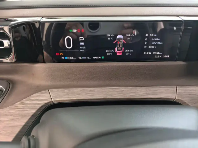 GAC Trumpchi E8 — Фото автомобиля 13