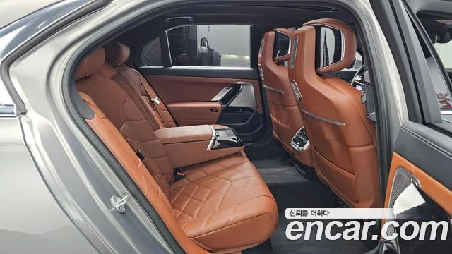 BMW 7 Series G70 — Фото автомобиля 18