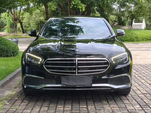 Mercedes-Benz E-Class — Фото автомобиля 2