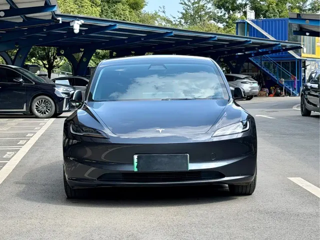 Tesla Model 3 — Фото автомобиля 2