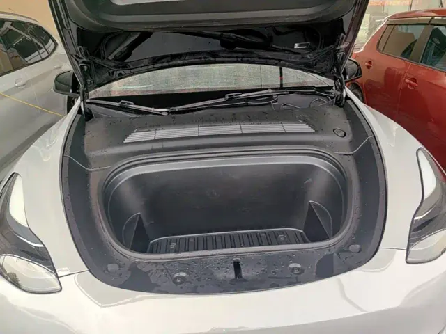 Tesla Model Y — Фото автомобиля 19