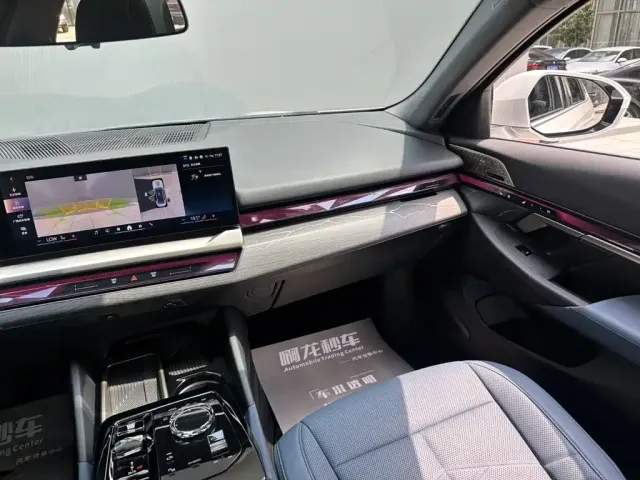 BMW 5 Series — Фото автомобиля 11