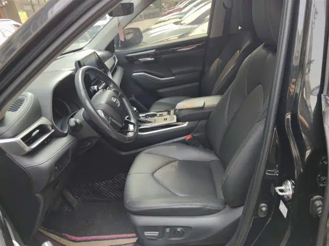 Toyota Highlander — Фото автомобиля 13