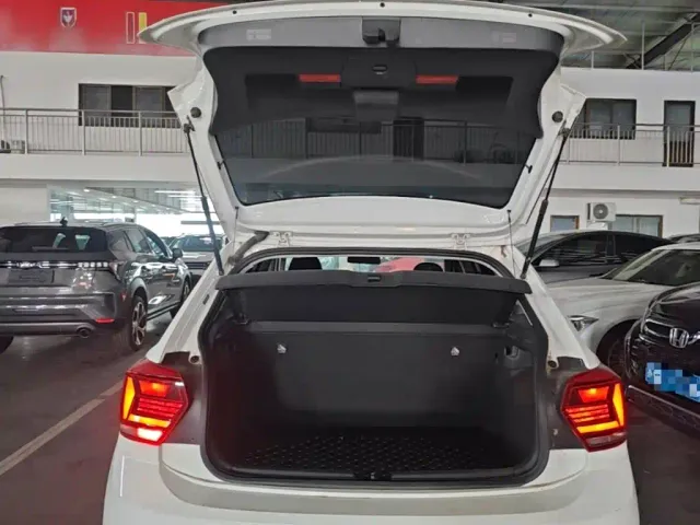 Volkswagen Polo — Фото автомобиля 18