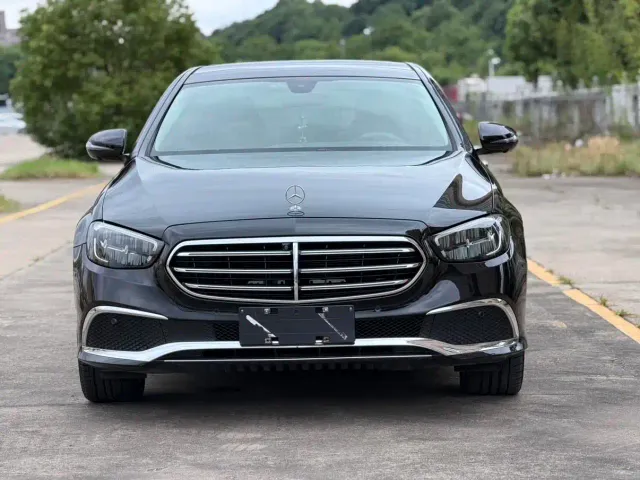 Mercedes-Benz E-Class — Фото автомобиля 3