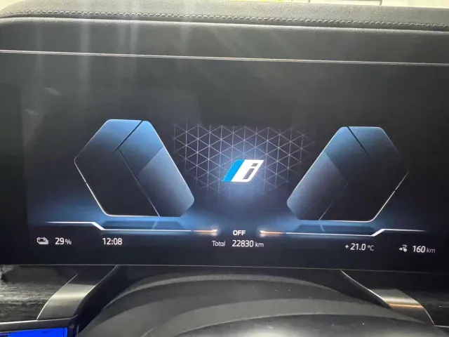 BMW i7 — Фото автомобиля 14