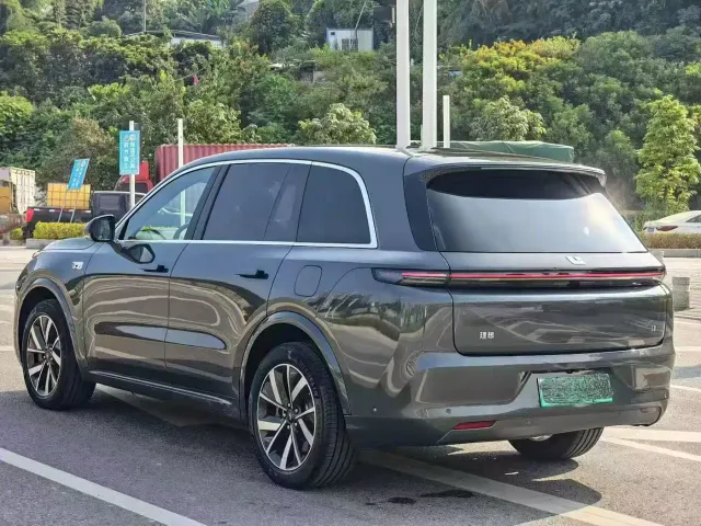 Li Auto L8 — Фото автомобиля 9