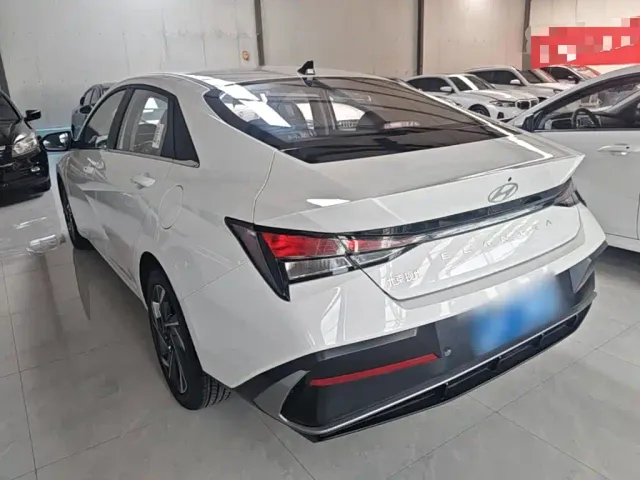 Hyundai Elantra — Фото автомобиля 4