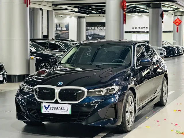 Фотография автомобиля — BMW i3