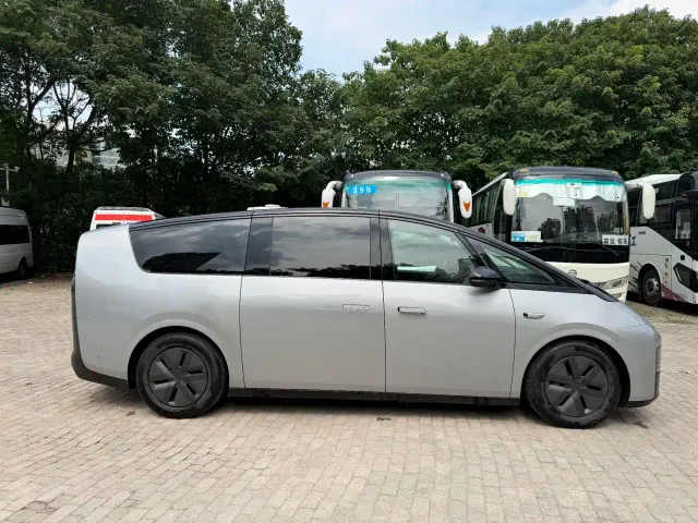 Li Auto MEGA — Фото автомобиля 3