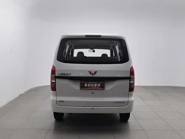 Wuling Hongguang V — Фото автомобиля 4
