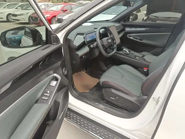 Geely Boyue — Фото автомобиля 15