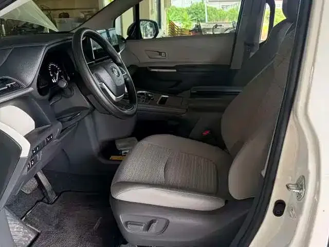 Toyota Toyota Sienna 2024 2.5L Hybrid Comfort Edition — Фото автомобиля 3