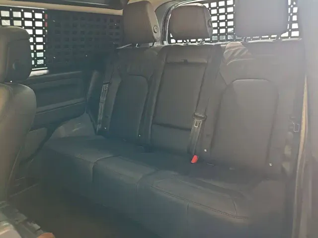 Land Rover Defender — Фото автомобиля 16