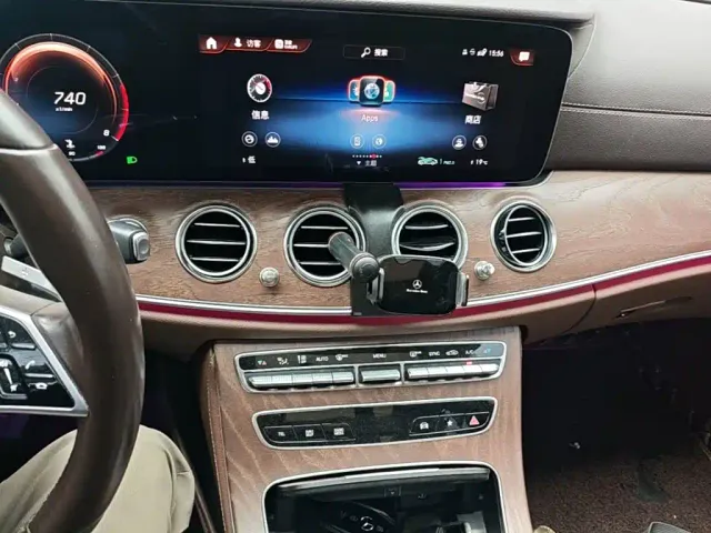 Mercedes-Benz E-Class — Фото автомобиля 12
