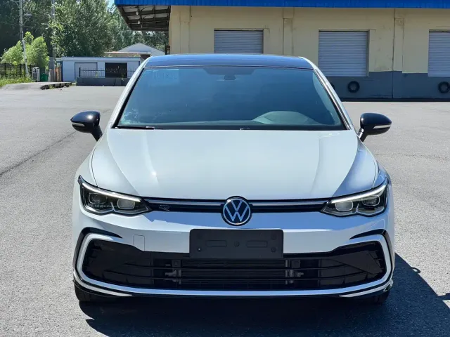 Volkswagen Golf — Фото автомобиля 2