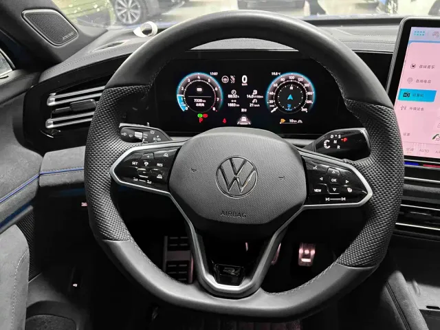 Volkswagen Tiguan L — Фото автомобиля 12