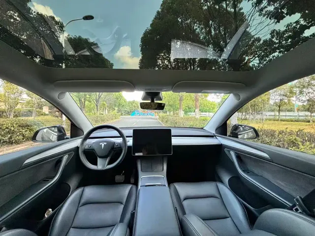 Tesla Model Y — Фото автомобиля 9