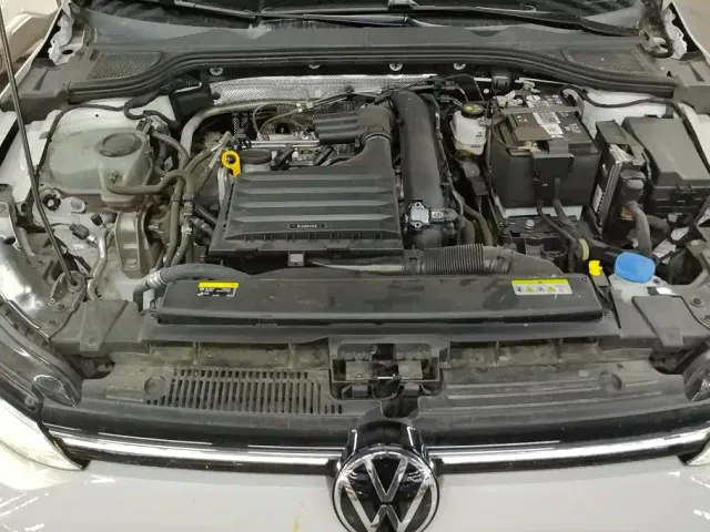Volkswagen Golf — Фото автомобиля 10