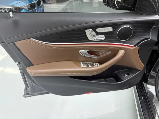Mercedes-Benz E-Class — Фото автомобиля 6
