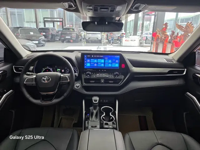 Toyota Highlander — Фото автомобиля 5