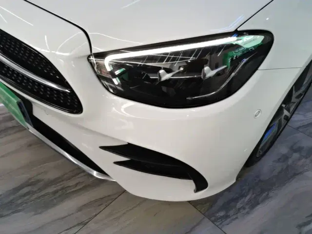 Mercedes-Benz E-Class — Фото автомобиля 23