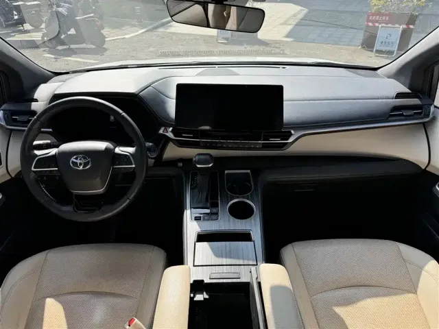 Toyota Granvia 2022 2.5L Hybrid Noble Edition — Фото автомобиля 8