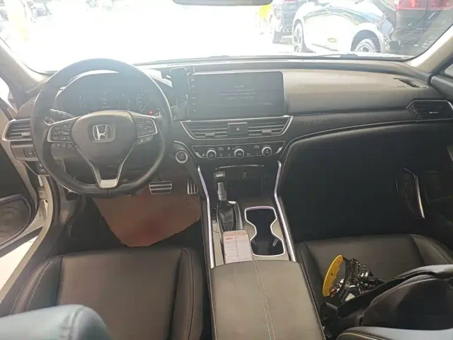 Honda Accord — Фото автомобиля 9